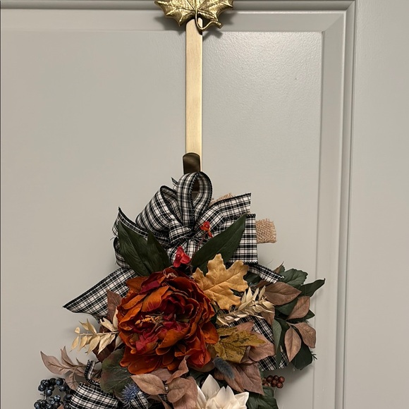 Swag Teardrop Door Hanger Hand Crafted Blue Cream Elegant Floral Door Swag Plai… - Picture 3 of 7